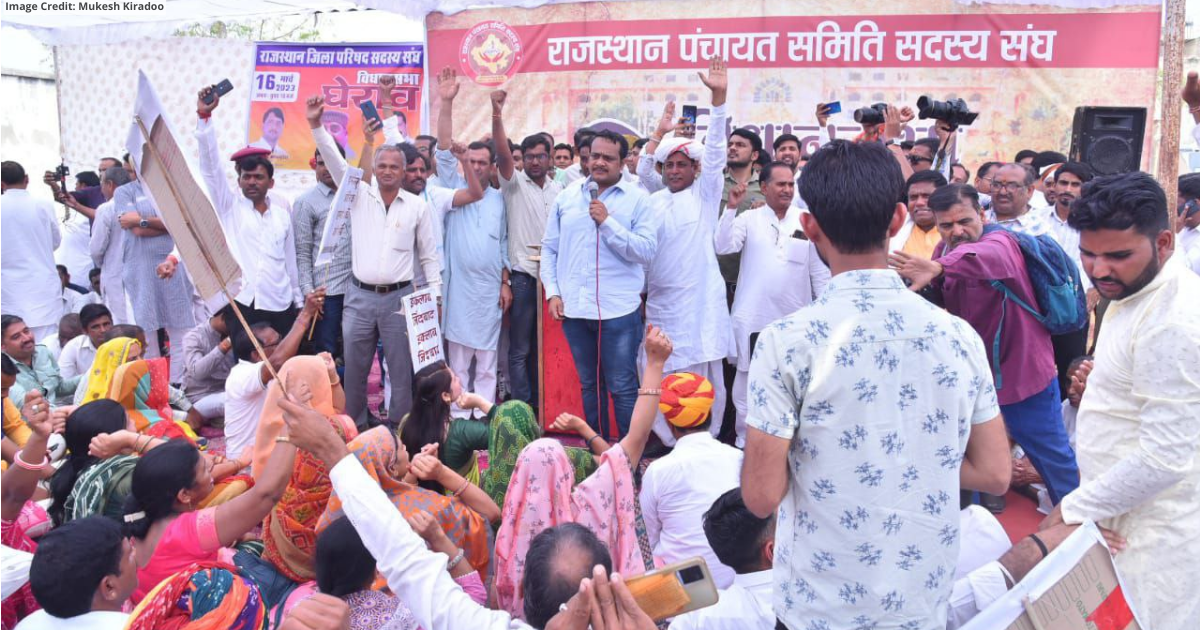 Jaipur: Gehrao by Rajasthan Panchayat Samiti Member Association on Legislative Assembly for 9-point demands